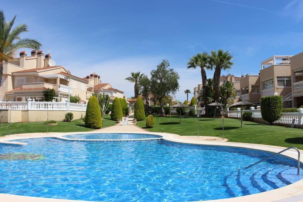 Apartament Z Duzym Tarasem Na Pieknym Osiedlu Orihuela Exterior photo